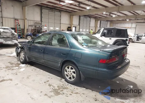 1998 Toyota Camry из США, поврежденный, VIN 9332